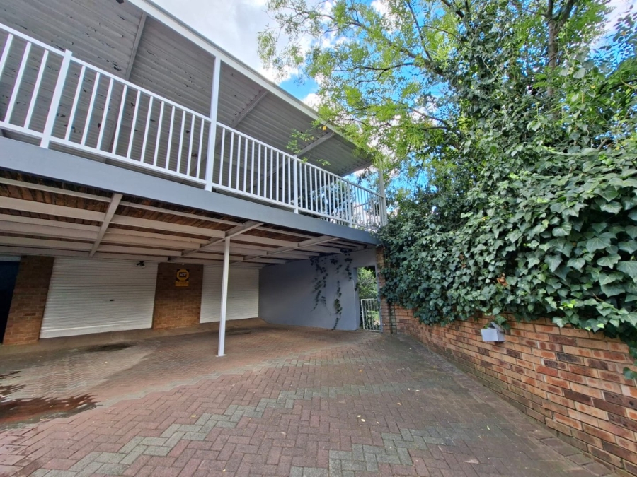 6 Bedroom Property for Sale in Heuwelsig Free State